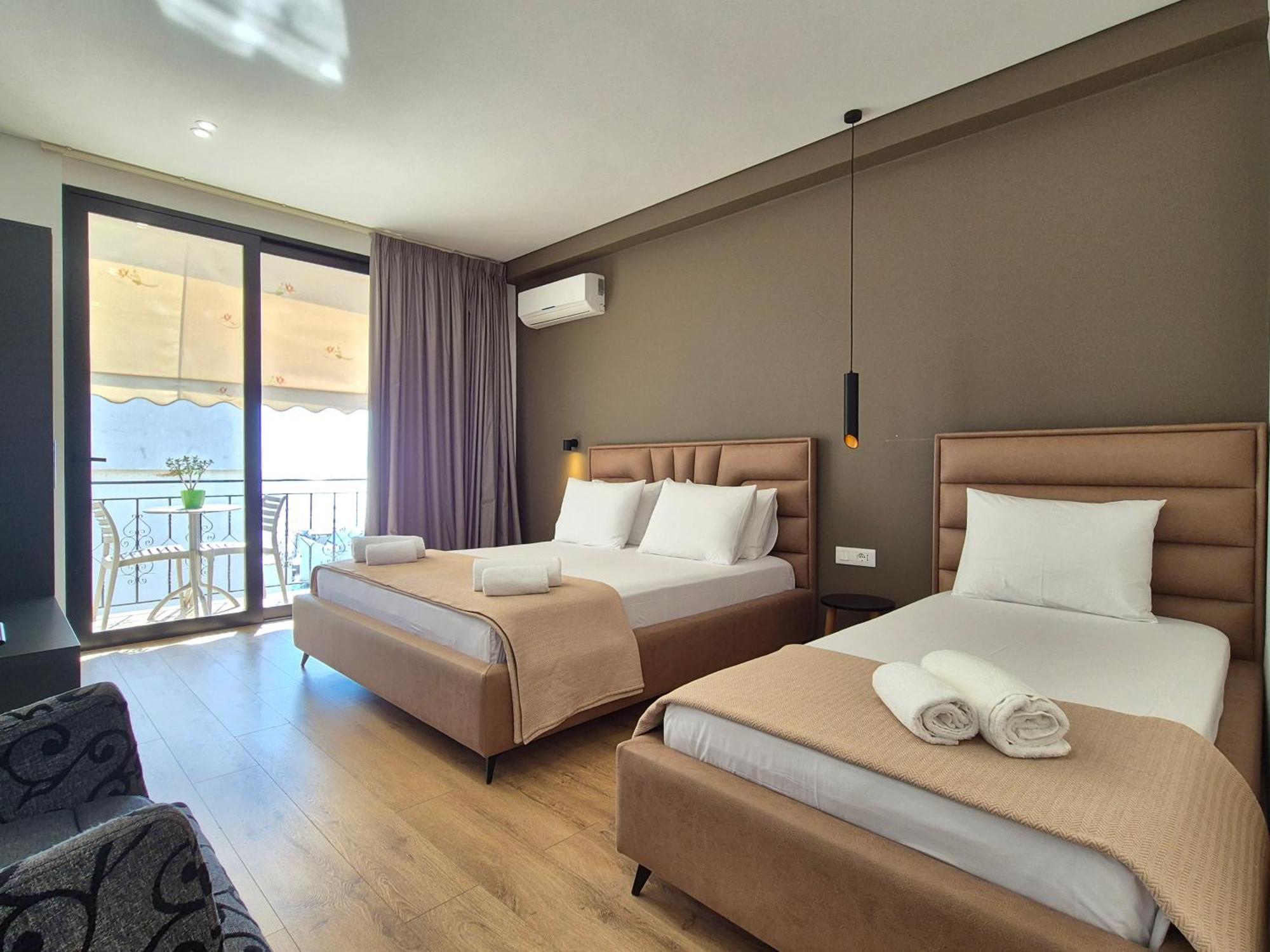 Augusto Hotel *
